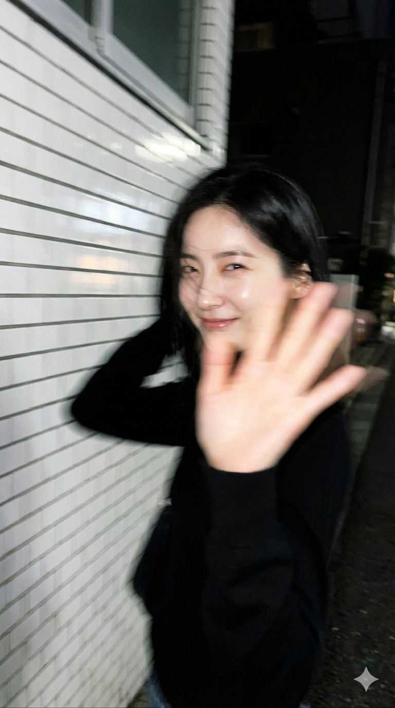 Nanobanana模型生成 东京夜行羞涩抓拍 - AI绘画提示词参考