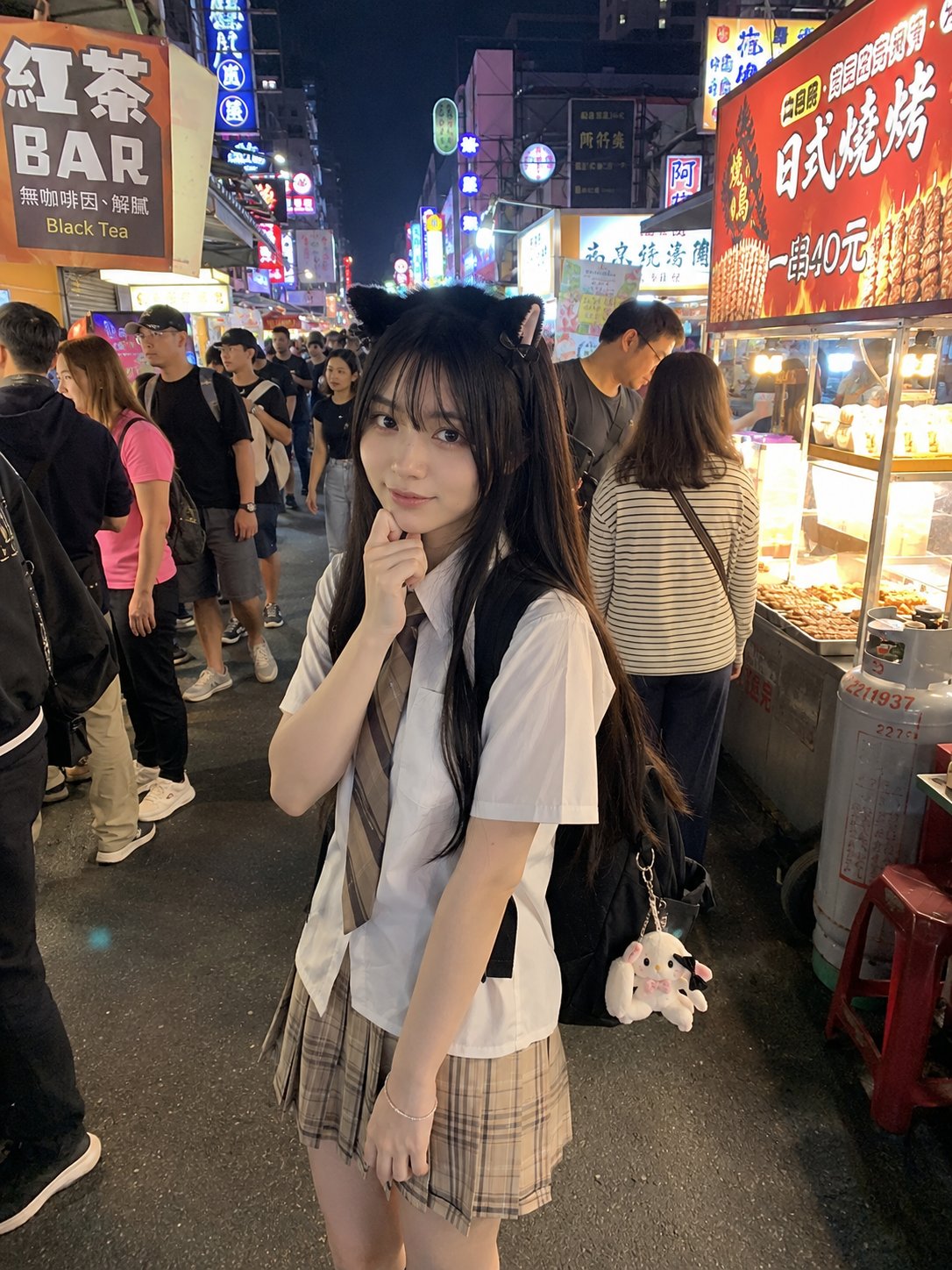 Nanobanana Pro 生成 闹市霓虹下的猫耳发箍少女街拍 - AI绘画提示词