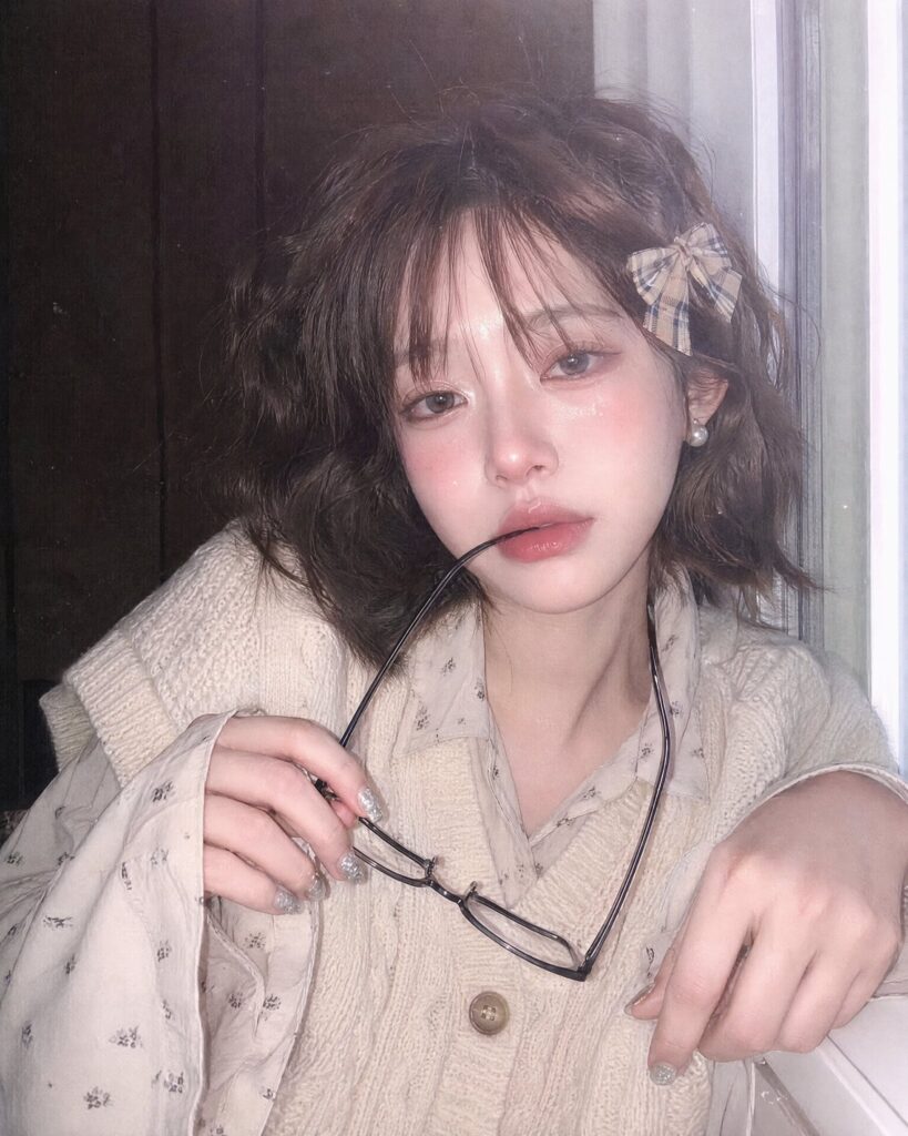 Nanobanana Pro 生成 日系复古CCD纹理氛围感少女写真 - AI绘画提示词