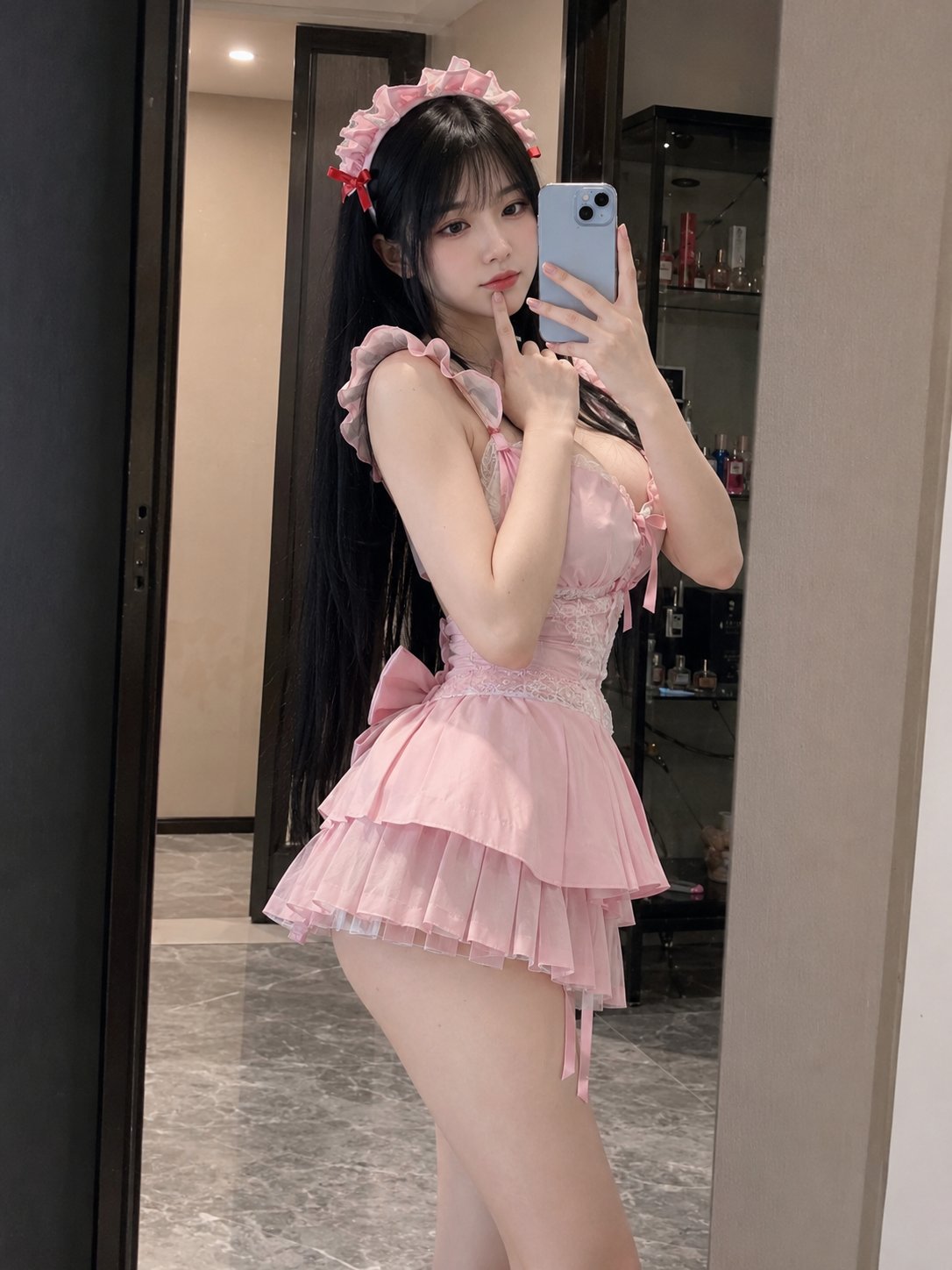 East Asian Woman Maid Outfit Mirror Selfie | 现代公寓粉色女仆装东亚女性镜前自拍 2 Nanobanana Pro 生成 现代公寓粉色女仆装东亚女性镜前自拍 - AI绘画提示词