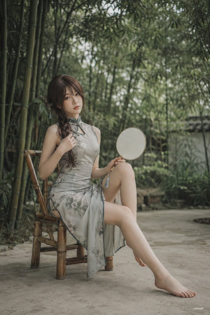 Bamboo Forest Qipao Summer Cool Portrait | 竹林旗袍少女夏日清凉写真 3 Nanobanana Pro 生成 竹林旗袍少女夏日清凉写真 - AI绘画提示词