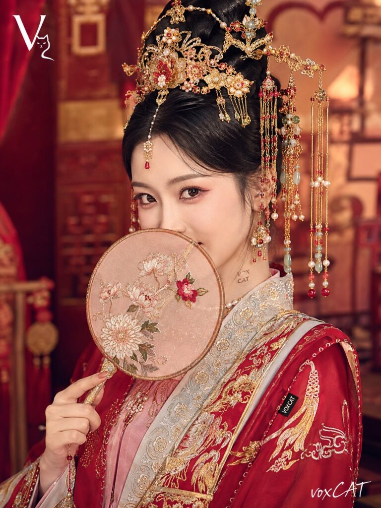 Nanobanana Pro 生成 中式古典婚礼写真宋明风仕女 - AI绘画提示词