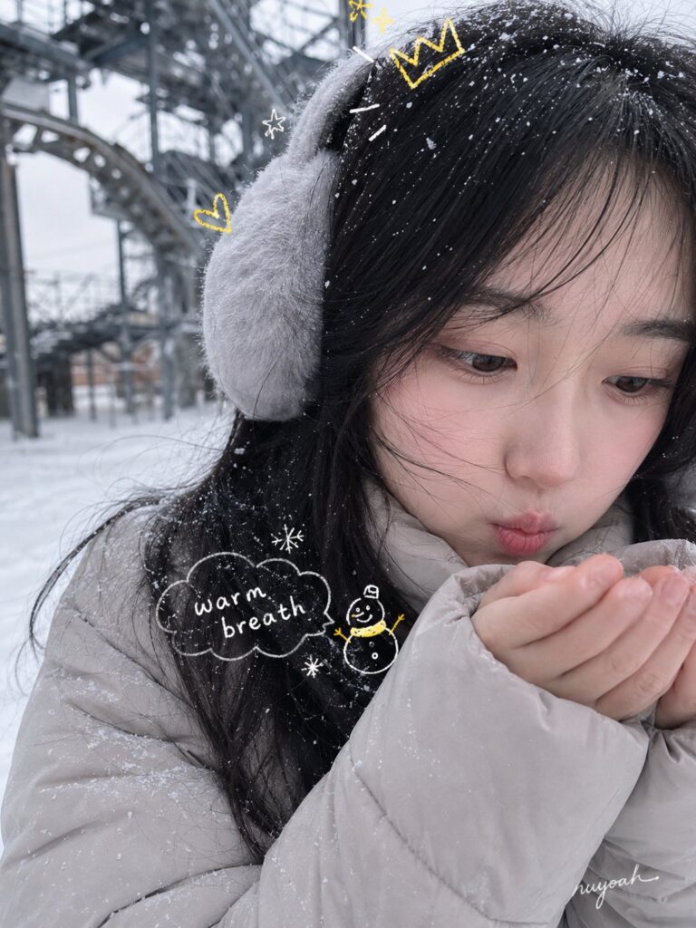 Nanobanana Pro 生成 冬日公园雪地可爱少女手机摄影 - AI绘画提示词