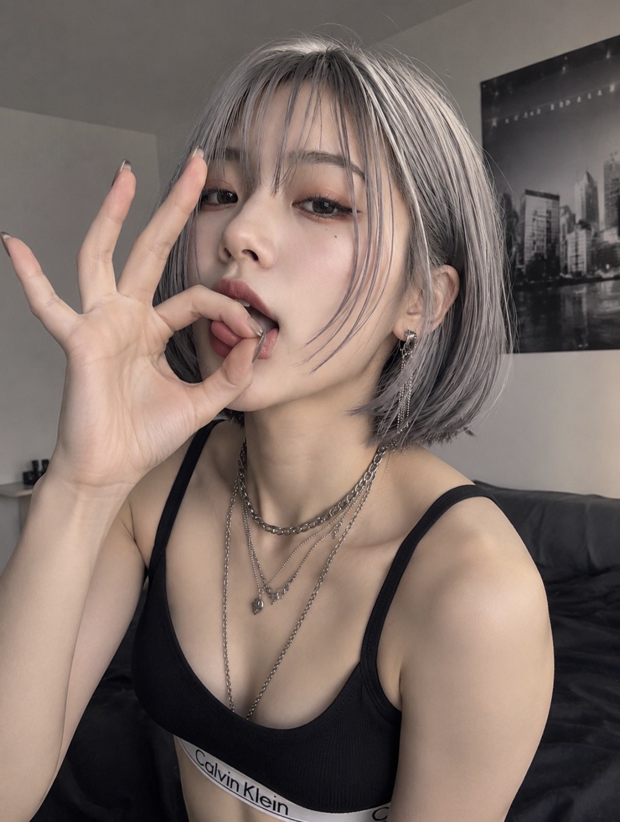 Indoor Ok Gesture Tongue Out Calvin Klein | 室内单手OK手势吐舌CK写真 2 Nanobanana Pro 生成 室内单手OK手势吐舌CK写真 - AI绘画提示词