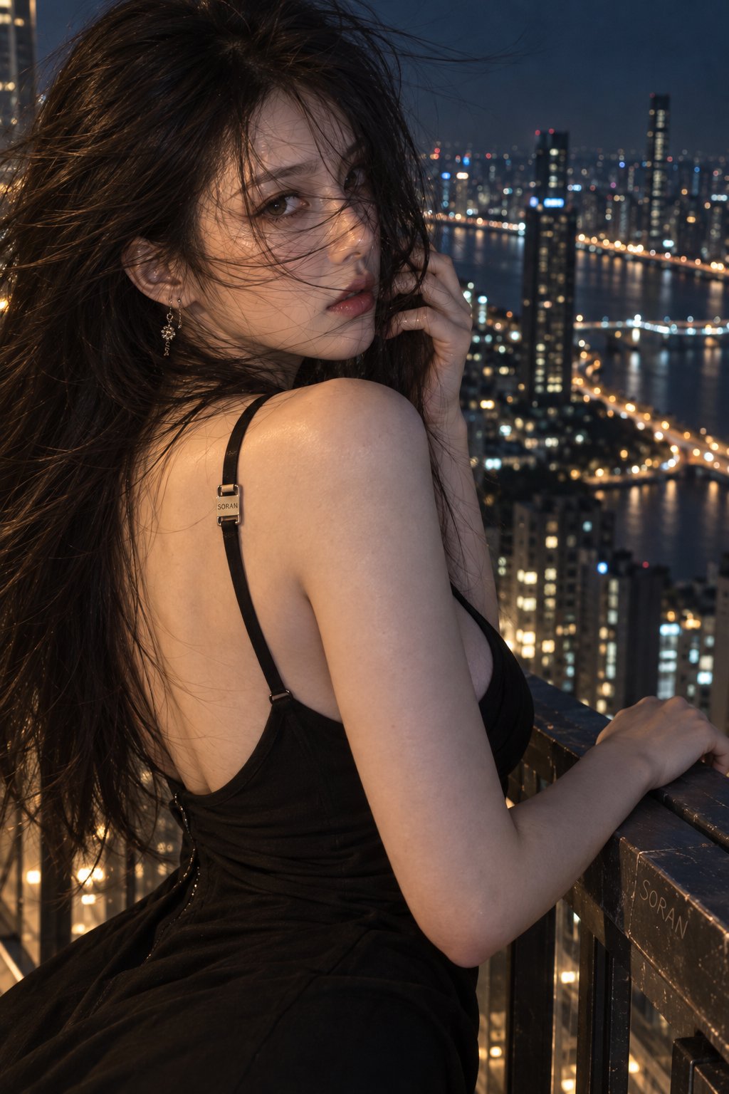 Nanobanana Pro 生成 都市夜景背身回眸写实女性人像 - AI绘画提示词